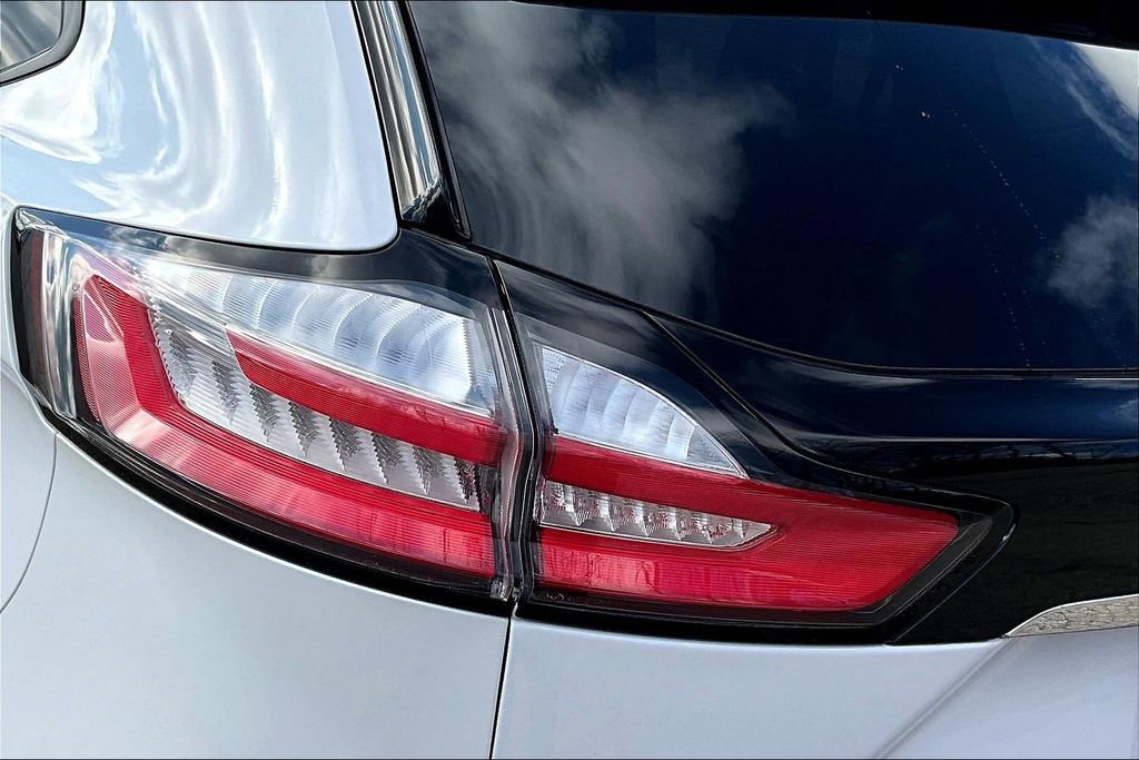 Certified 2020 Ford Edge SE image 29