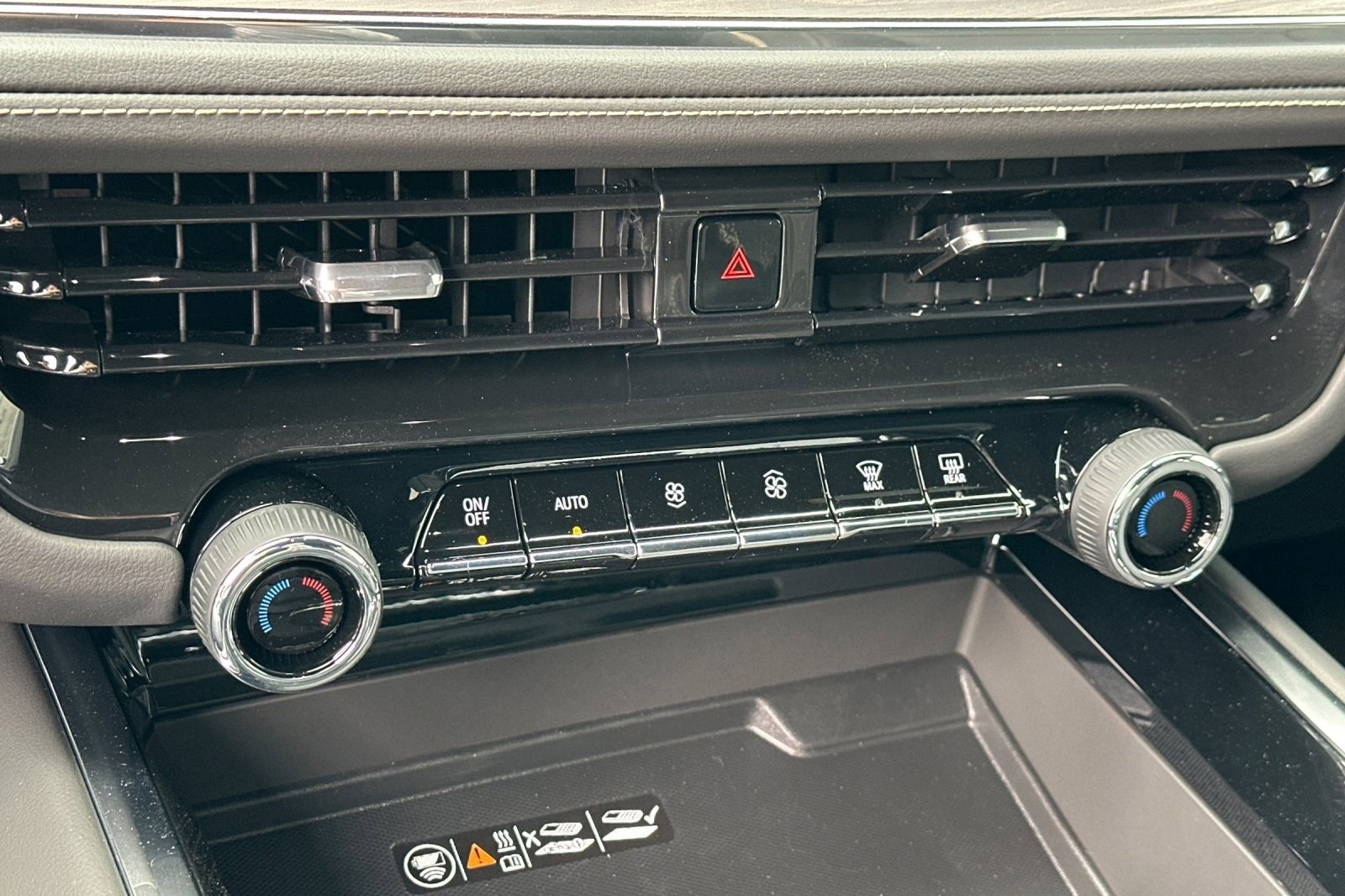 New 2025 Chevrolet Suburban Premier image 25