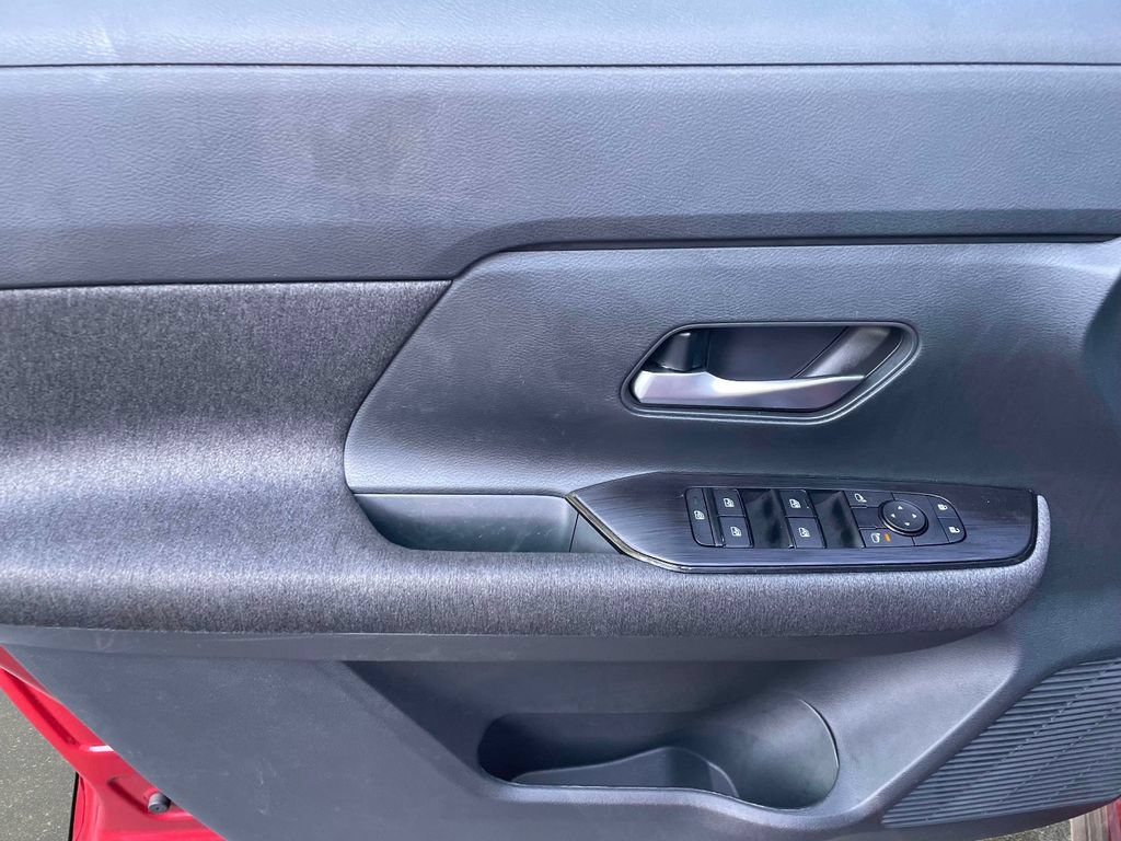 Used 2025 Nissan Kicks SV FWD image 18