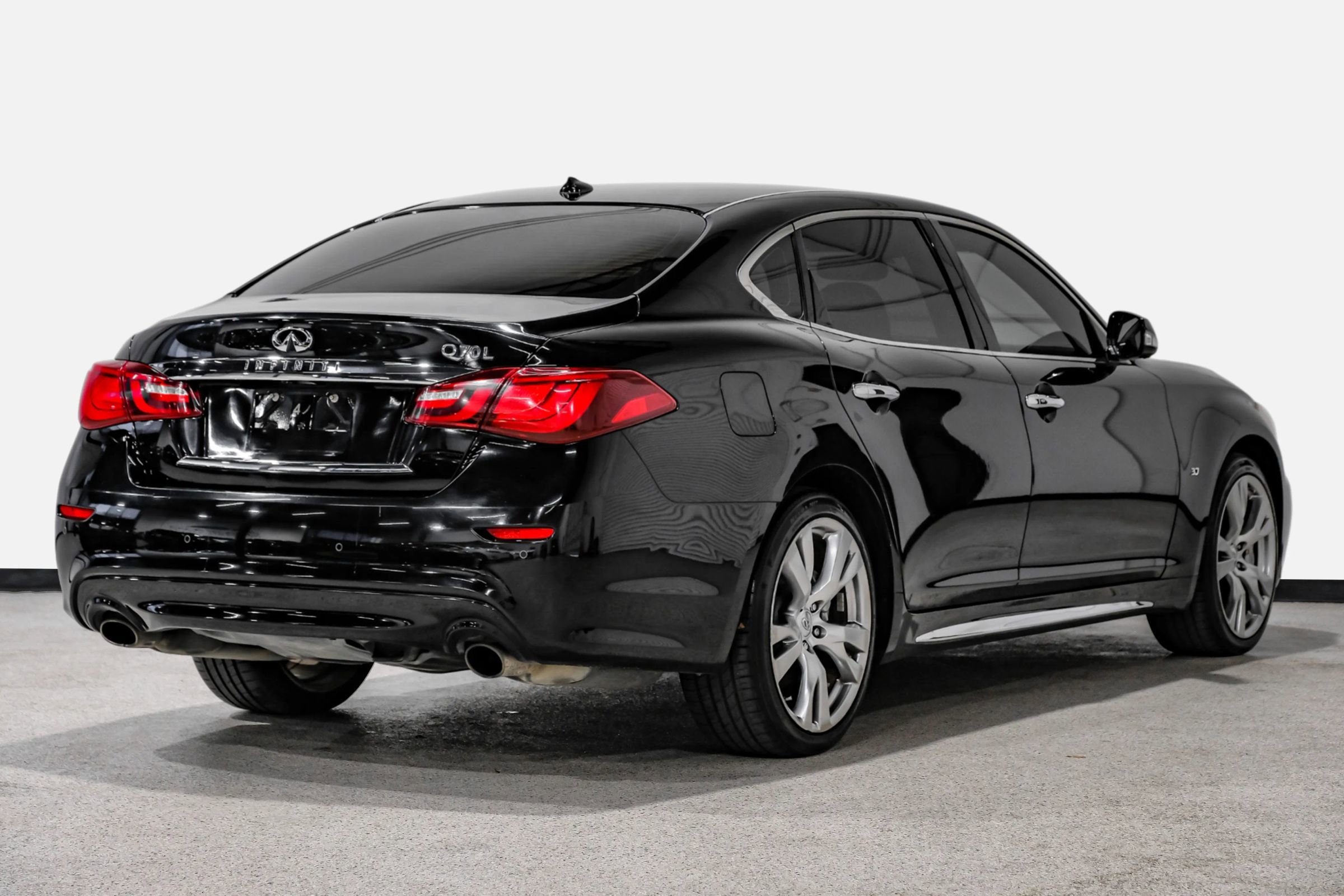 Used 2015 INFINITI Q70 L 3.7 w/ Technology Package image 6