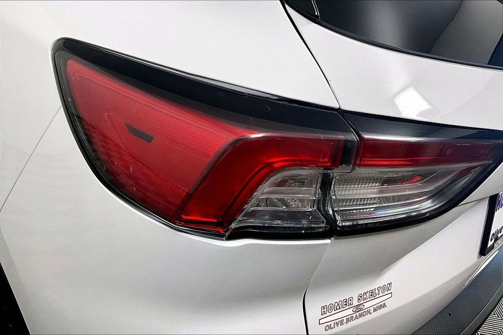 Used 2020 Ford Escape SE image 28