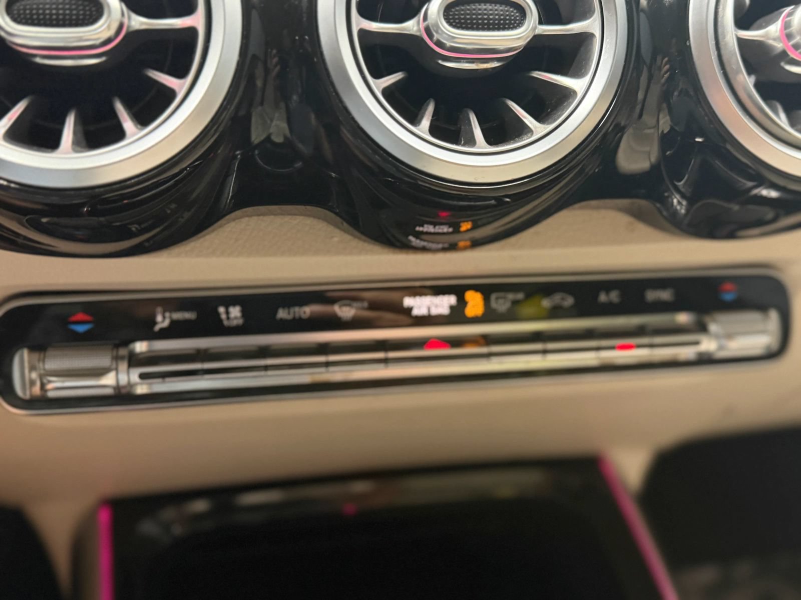 Used 2020 Mercedes-Benz GLB 250 w/ Premium Package image 31