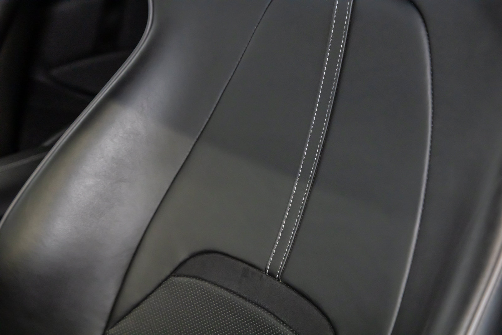 Used 2021 Ferrari Roma RWD image 37