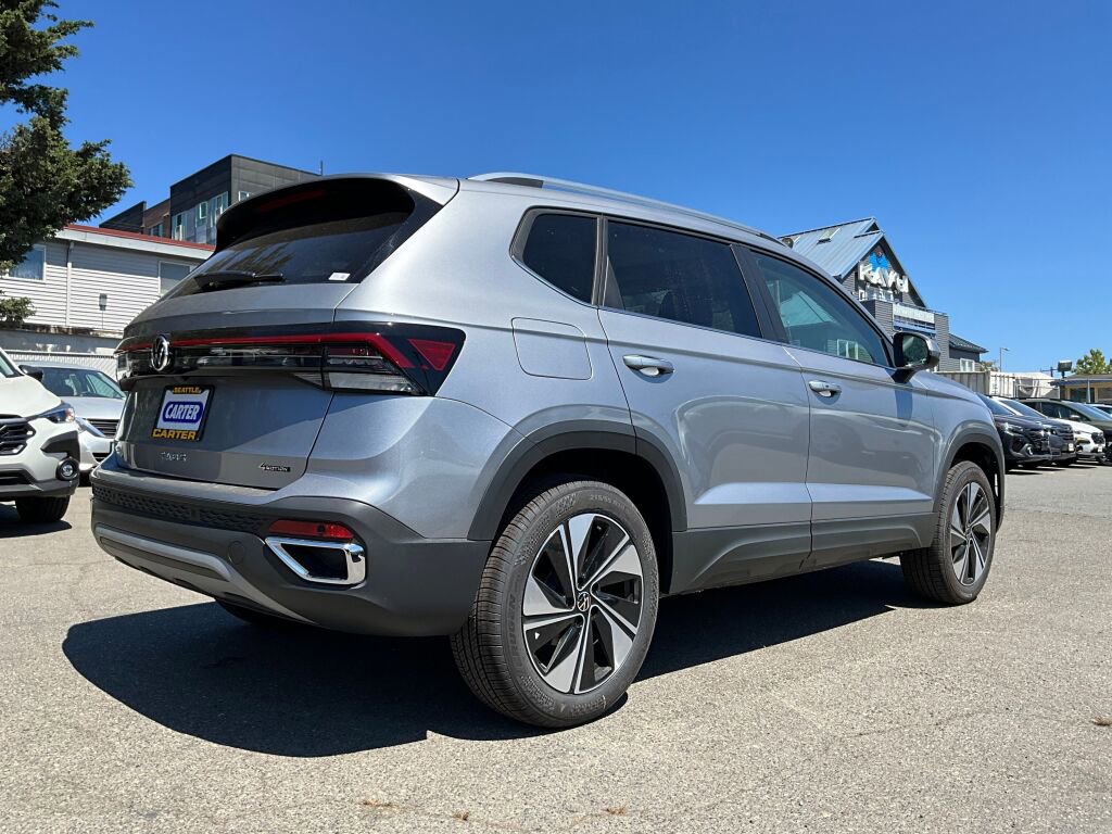 New 2025 Volkswagen Taos SE image 7