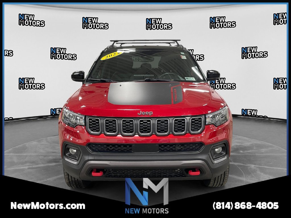Used 2024 Jeep Compass Trailhawk w/ Trailhawk Convenience Group AWD/4WD image 9