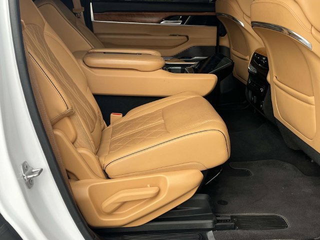 Used 2023 Jeep Grand Wagoneer Series III AWD/4WD image 25