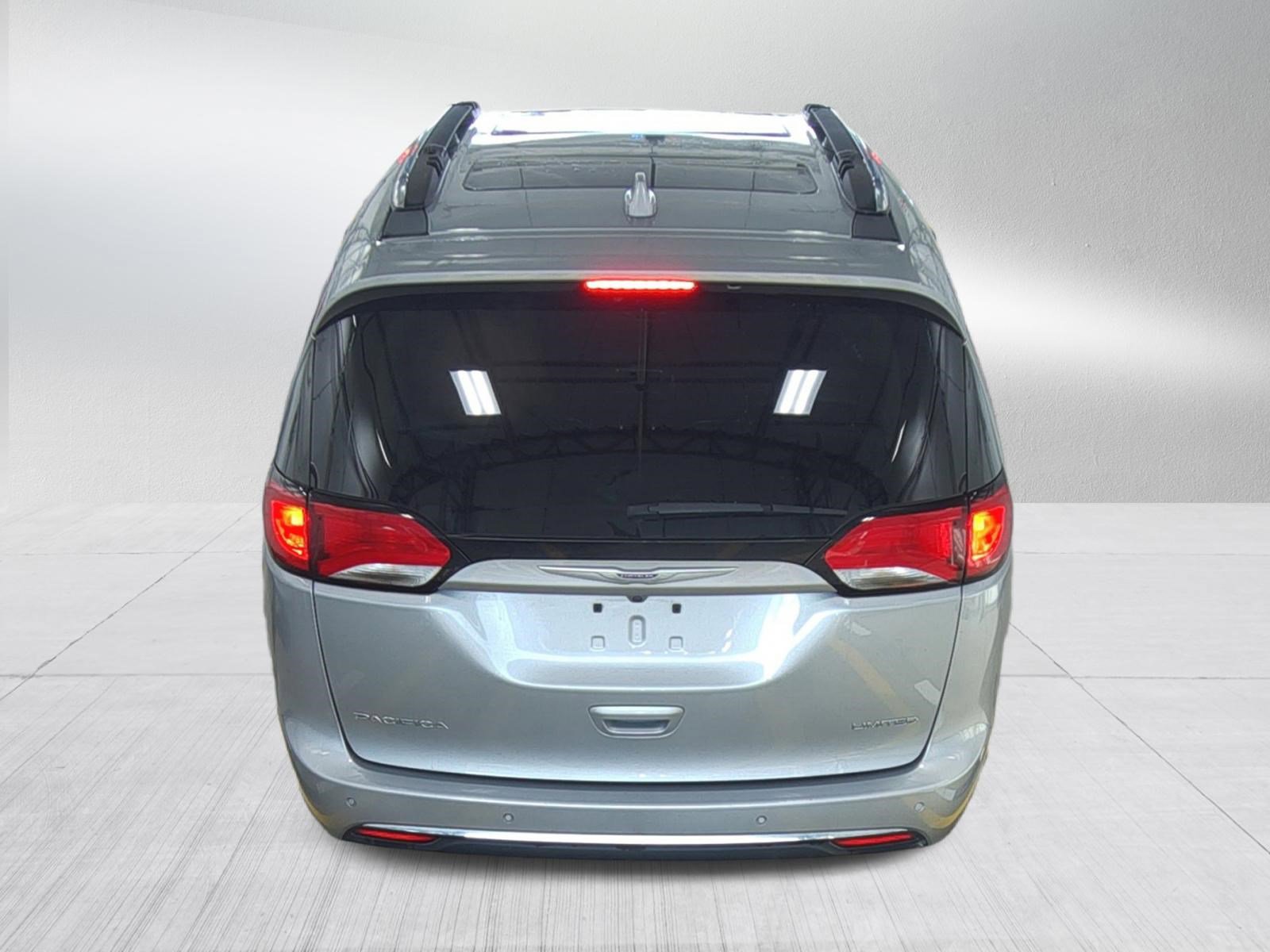 Used 2020 Chrysler Pacifica Limited image 5