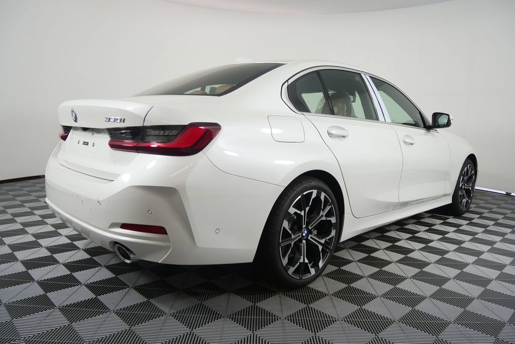 Used 2026 BMW 330i Sedan w/ Premium Package RWD image 4