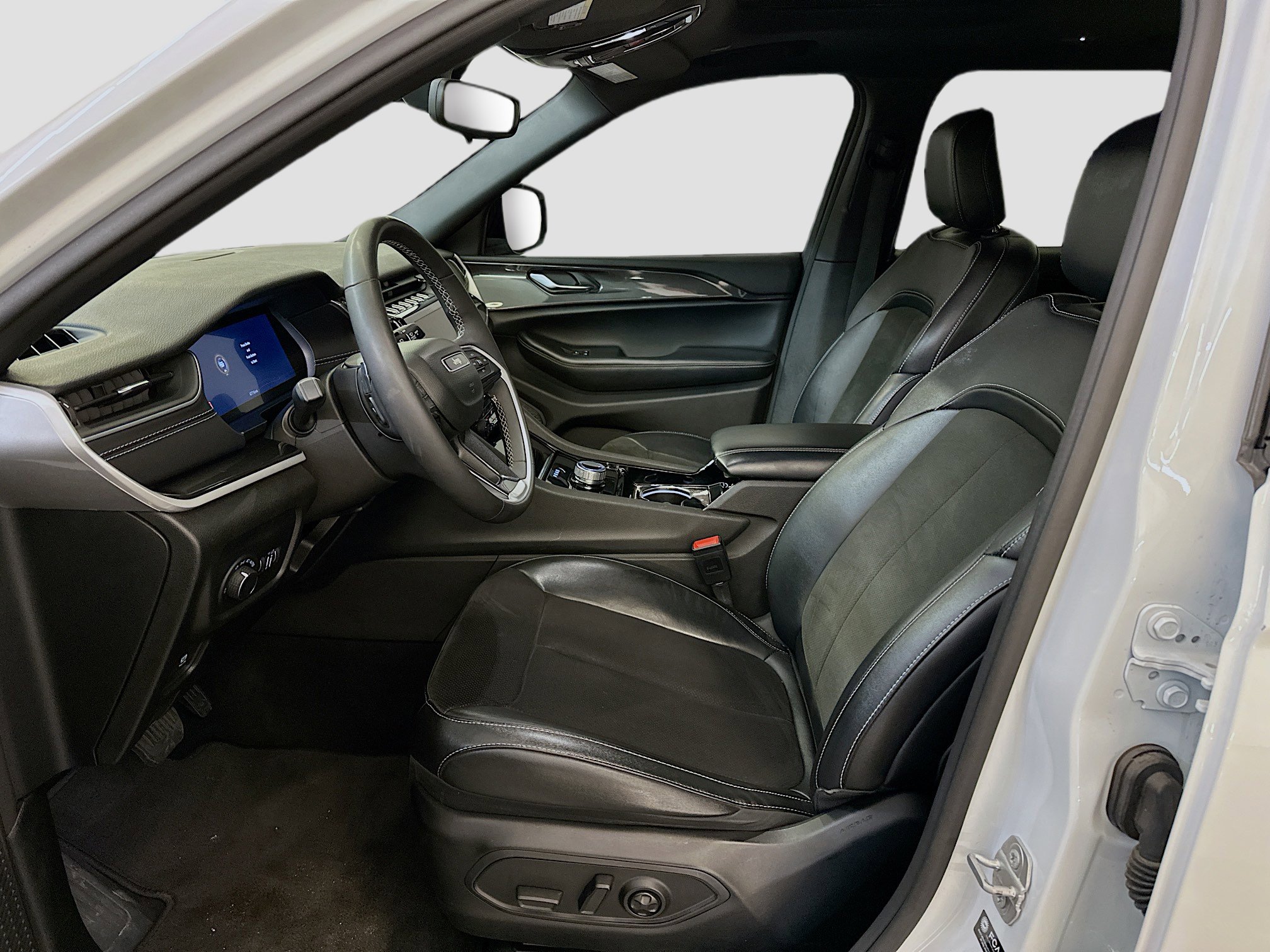 Used 2023 Jeep Grand Cherokee L Laredo image 13