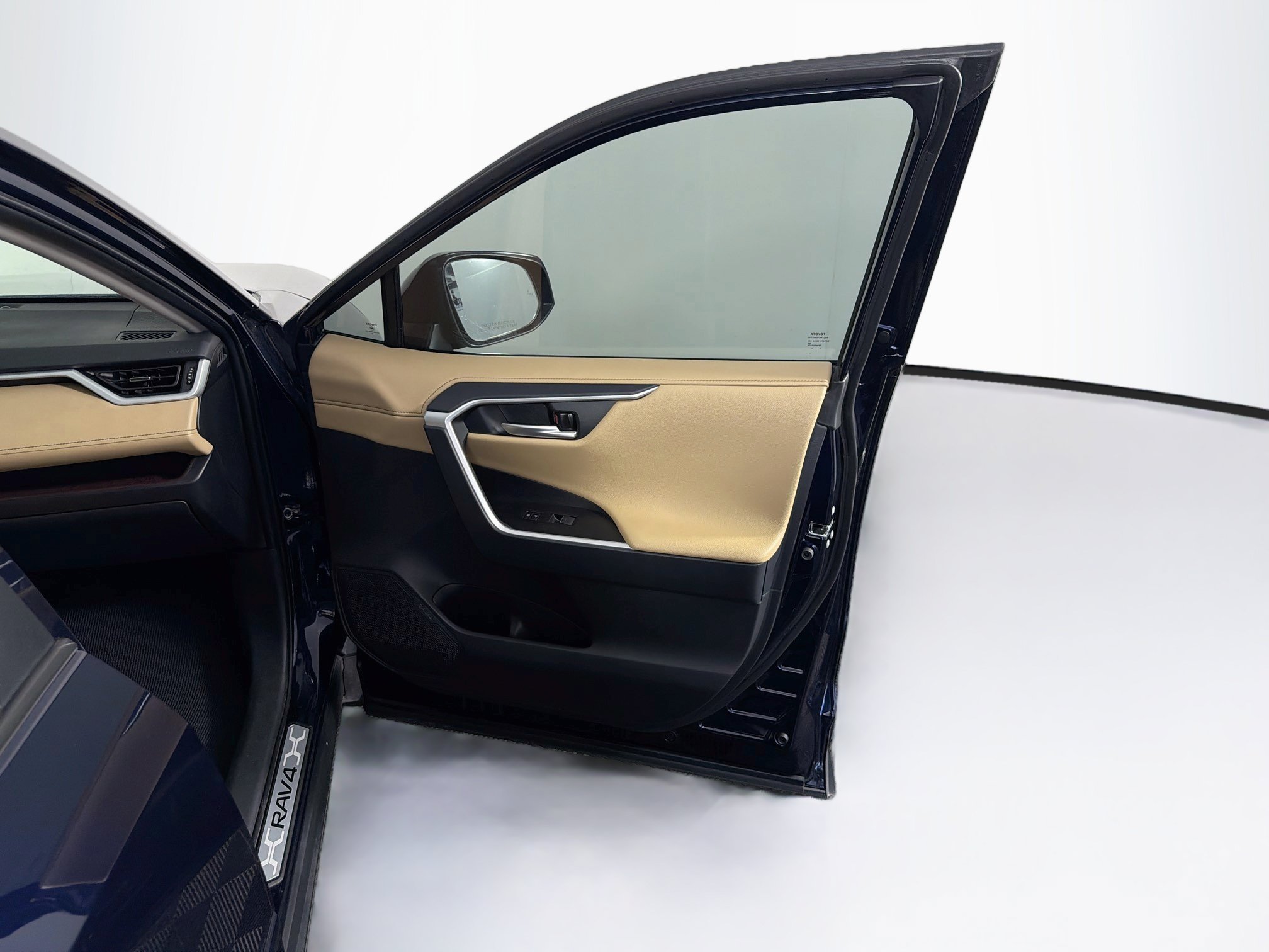 Used 2025 Toyota RAV4 Limited FWD image 35
