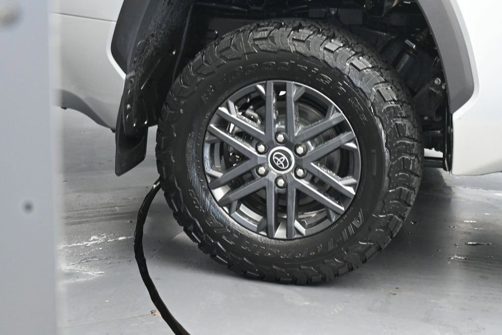 Used 2023 Toyota Tundra SR5 w/ SR5 Convenience Package AWD/4WD image 10