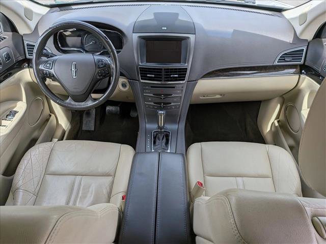 Used 2013 Lincoln MKT AWD image 19