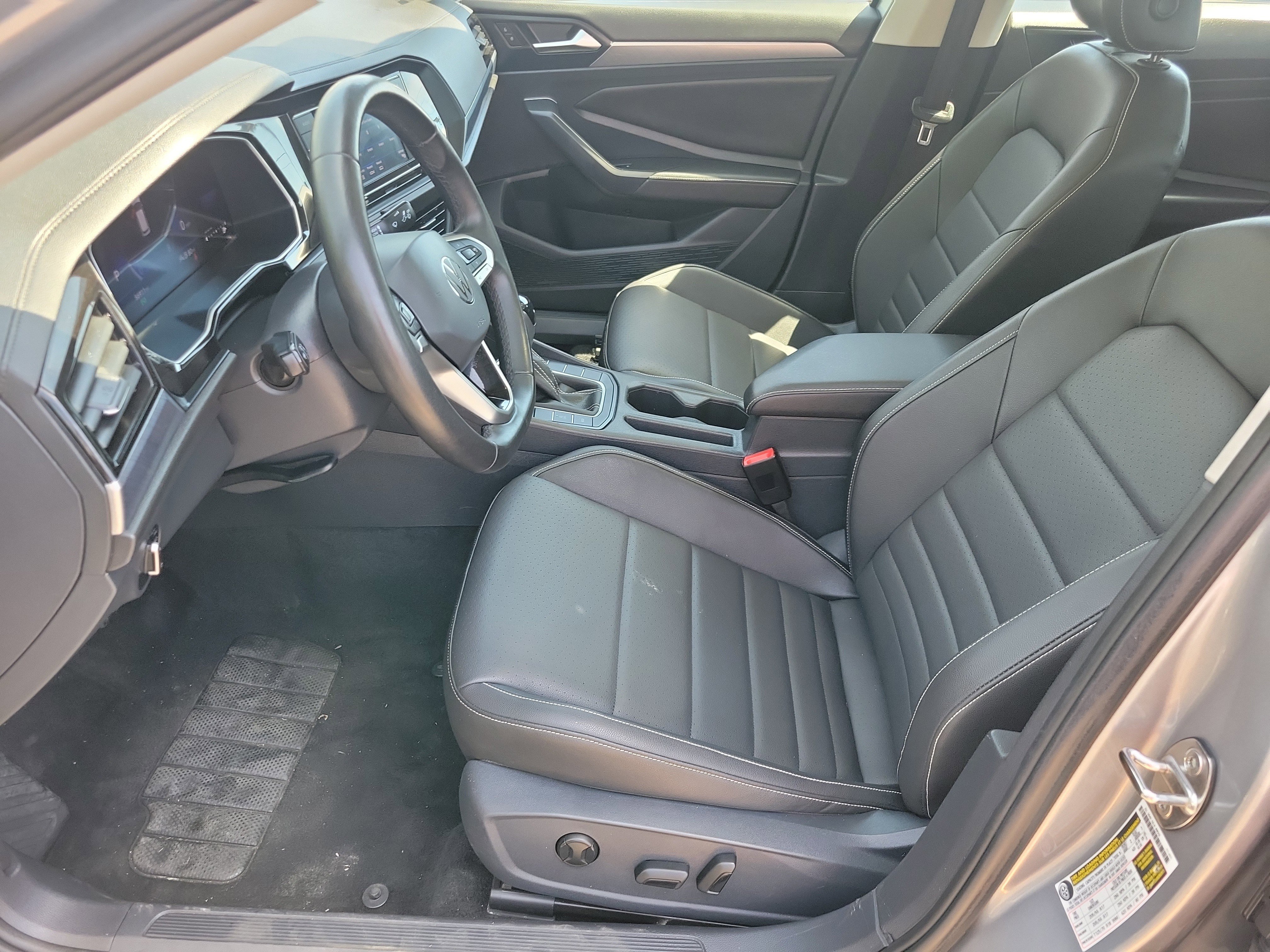 Used 2024 Volkswagen Jetta SE FWD image 5