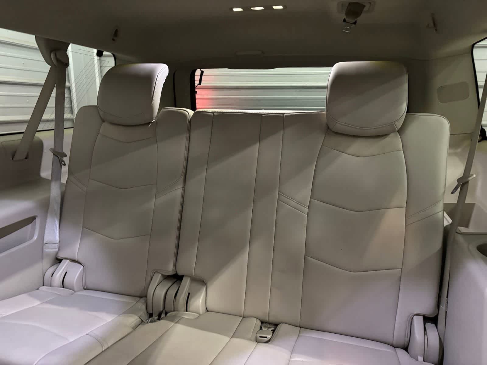 Used 2020 Cadillac Escalade ESV Luxury w/ Escalade Sport Edition AWD/4WD image 27