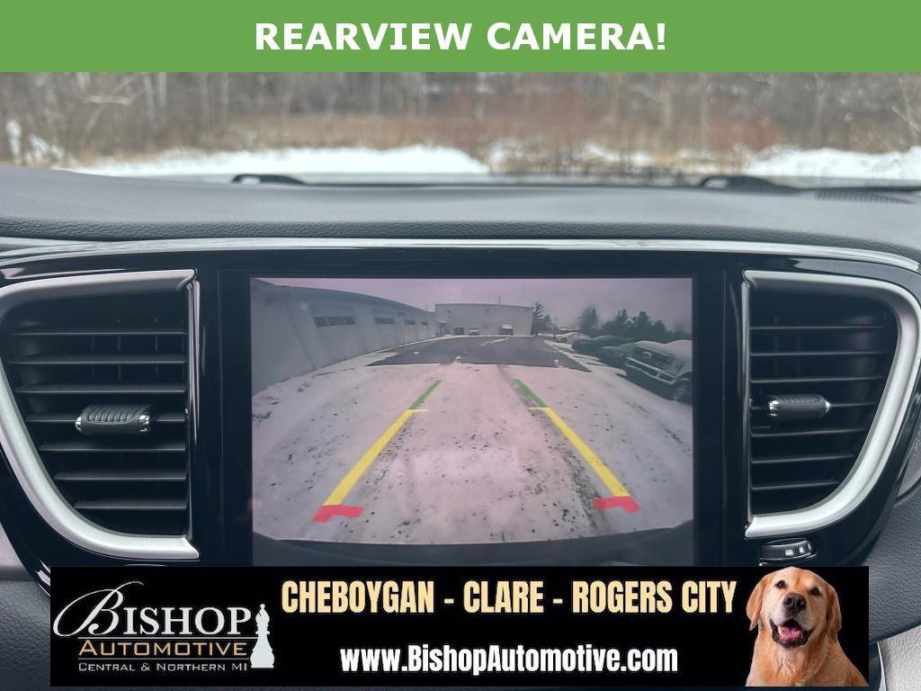 Used 2023 Chrysler Pacifica Touring-L image 12