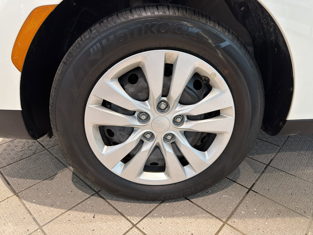 Used 2025 Kia Soul LX FWD image 9