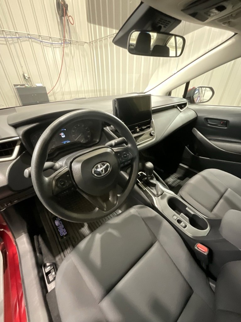 Used 2025 Toyota Corolla LE image 9