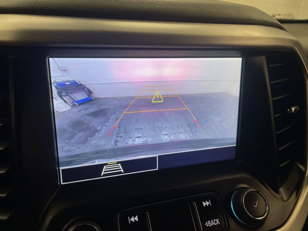 Used 2023 GMC Acadia SLE w/ Elevation Edition FWD image 9