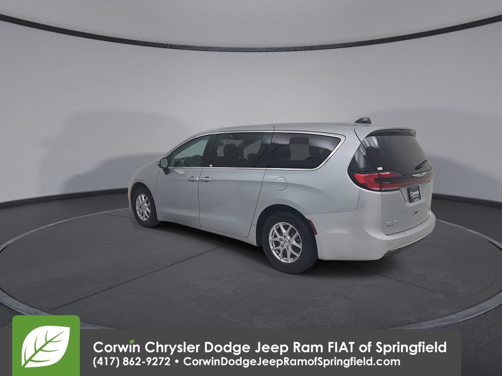 Certified 2023 Chrysler Pacifica Touring-L image 11