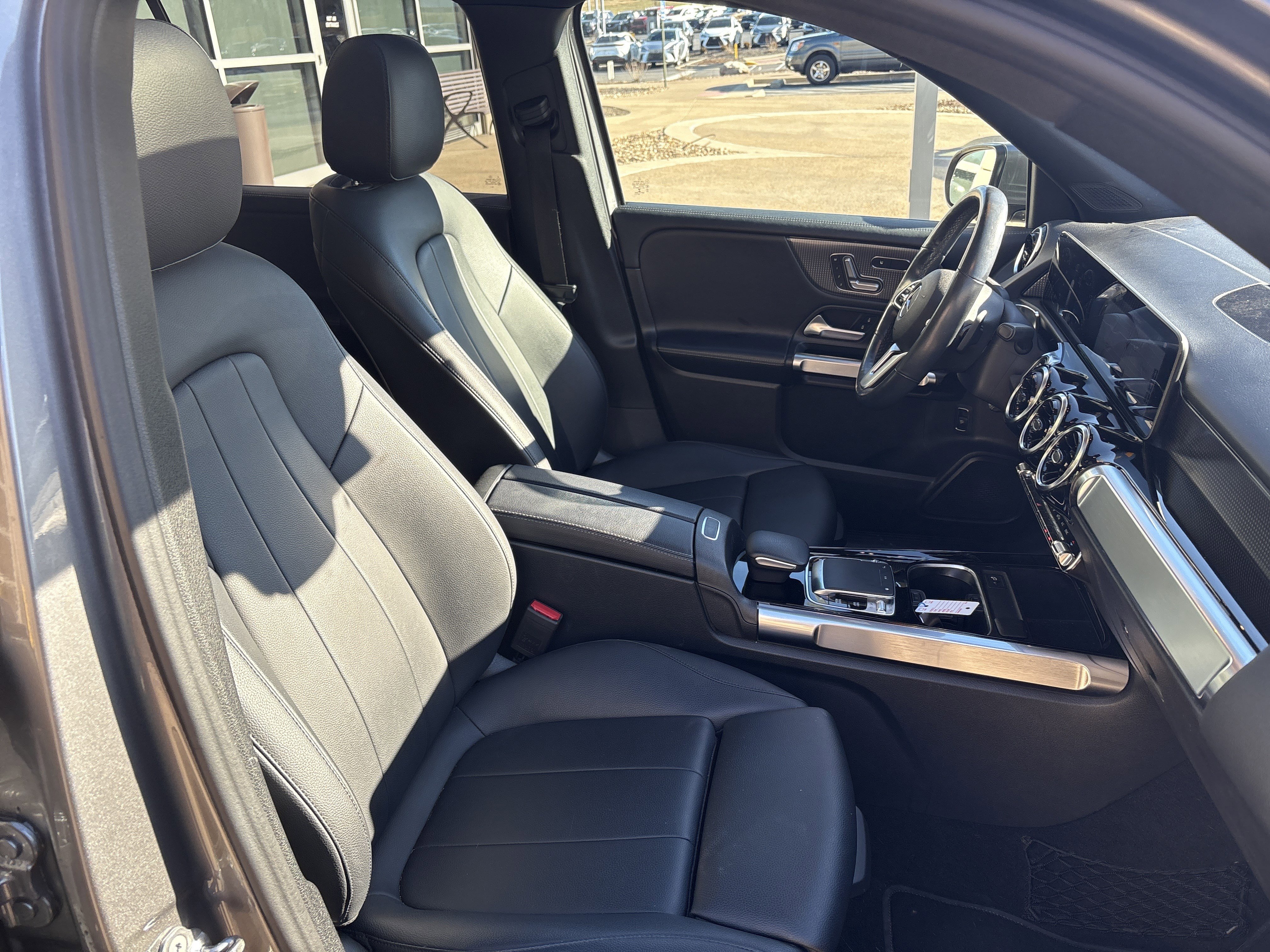 Used 2020 Mercedes-Benz GLB 250 4MATIC image 32