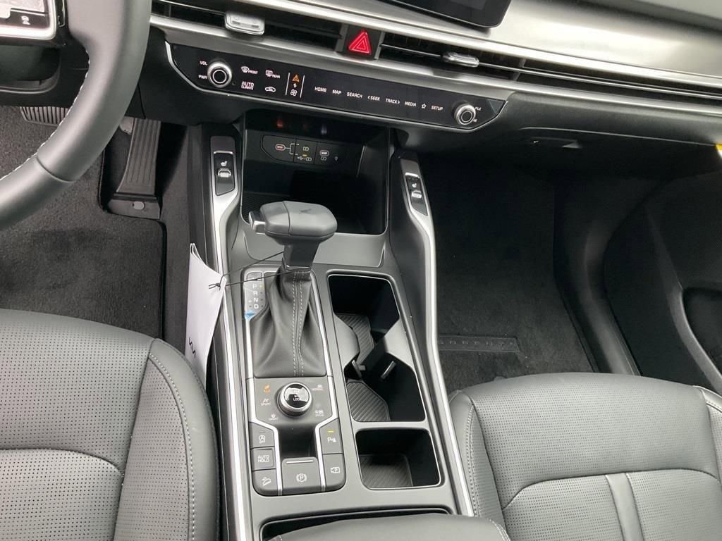 Certified 2025 Kia Sorento S image 22