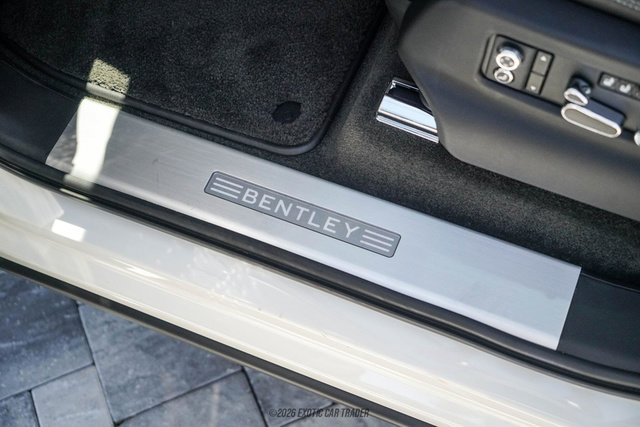 Used 2021 Bentley Bentayga AWD/4WD image 28
