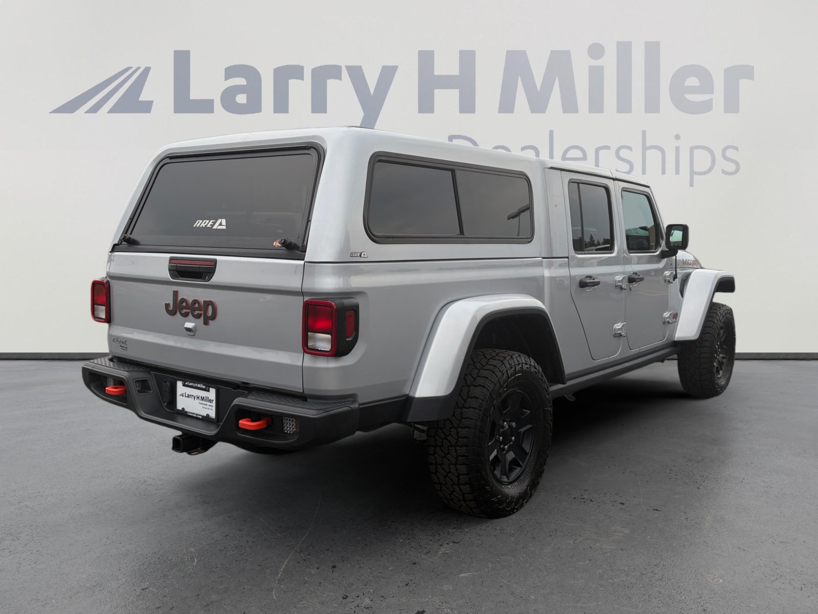 Used 2023 Jeep Gladiator Mojave w/ Cold Weather Group AWD/4WD image 5