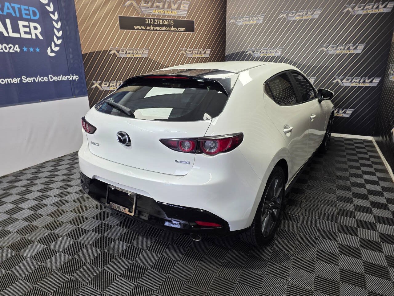 Used 2020 MAZDA MAZDA3 Hatchback FWD image 14