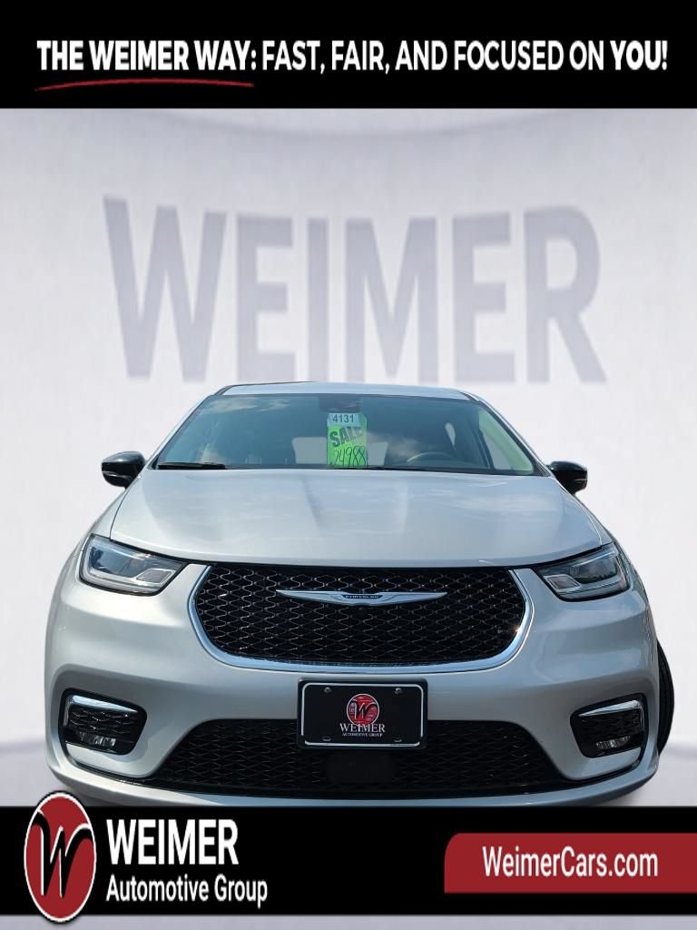 Used 2024 Chrysler Pacifica Touring-L FWD image 10
