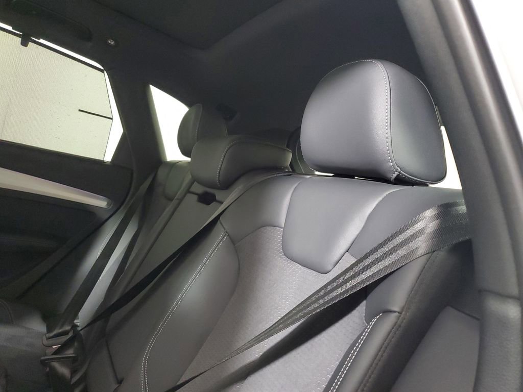 Used 2024 Audi Q5 e Prestige w/ Prestige Package image 13