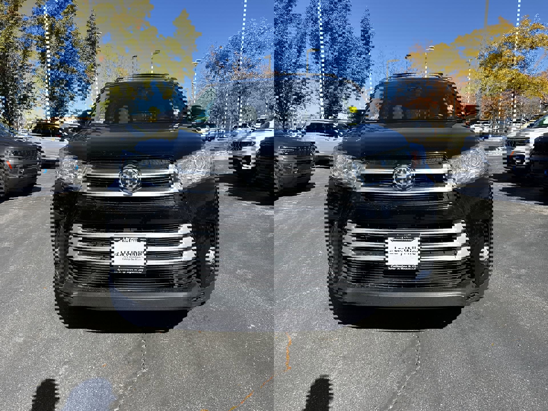 Used 2018 Toyota Highlander XLE image 3