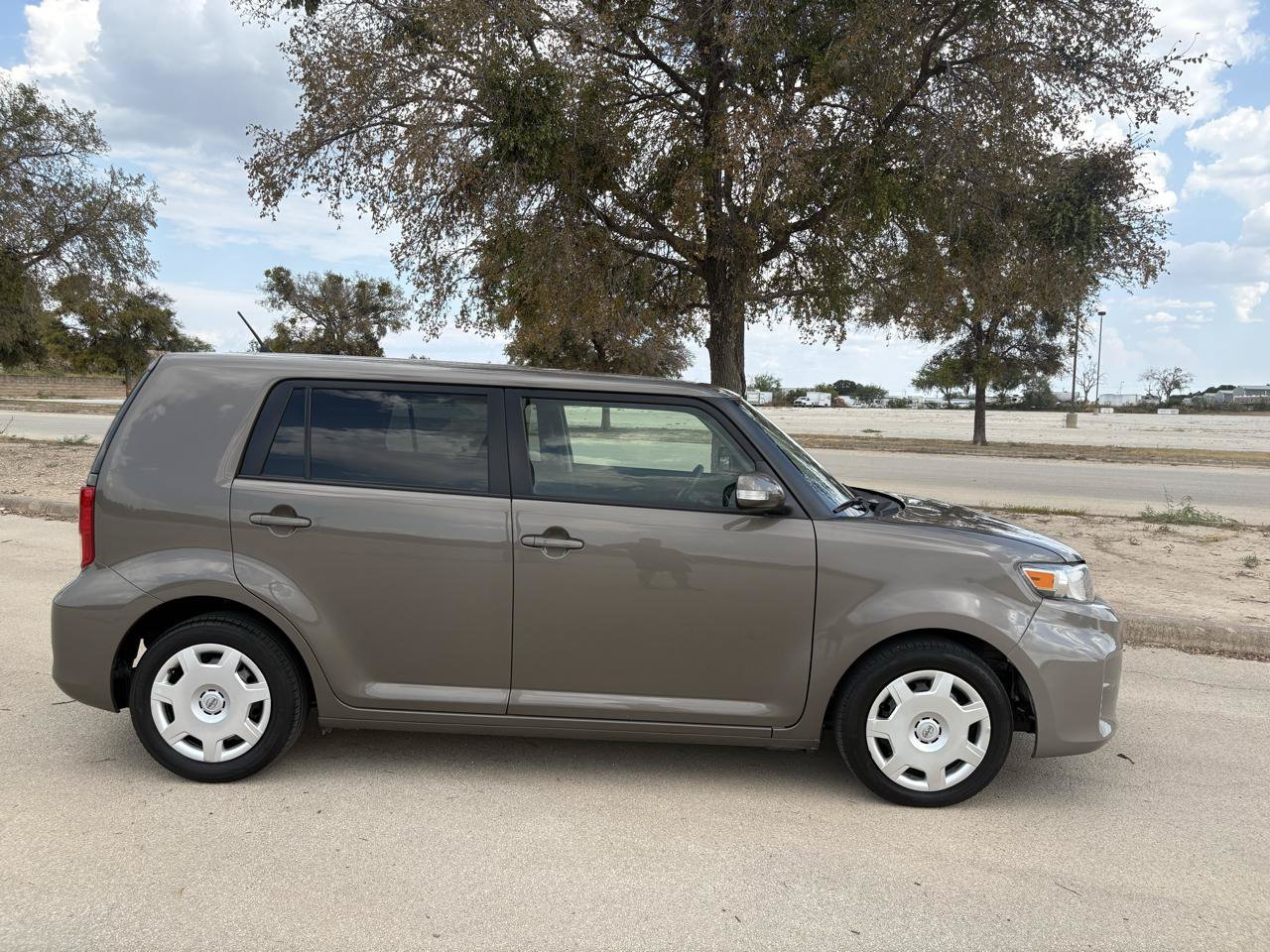 Used 2013 Scion xB FWD image 52