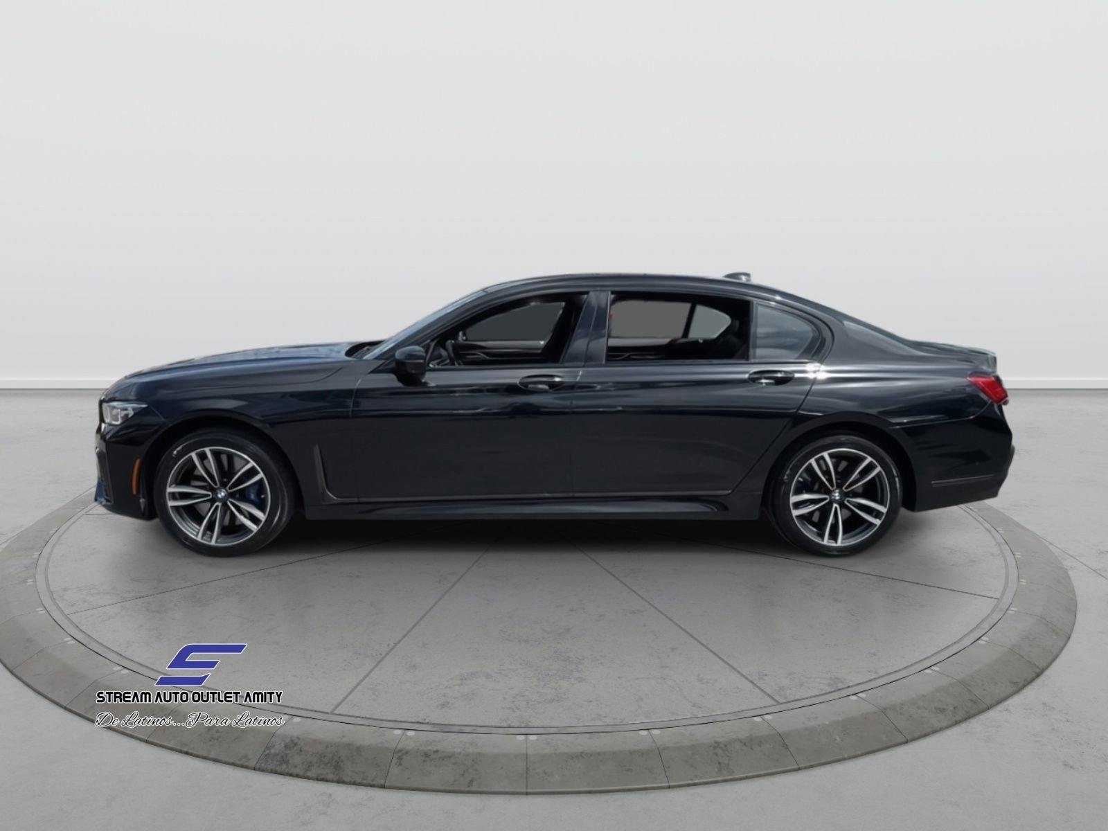 Used 2020 BMW 750i xDrive w/ M Sport Package image 4
