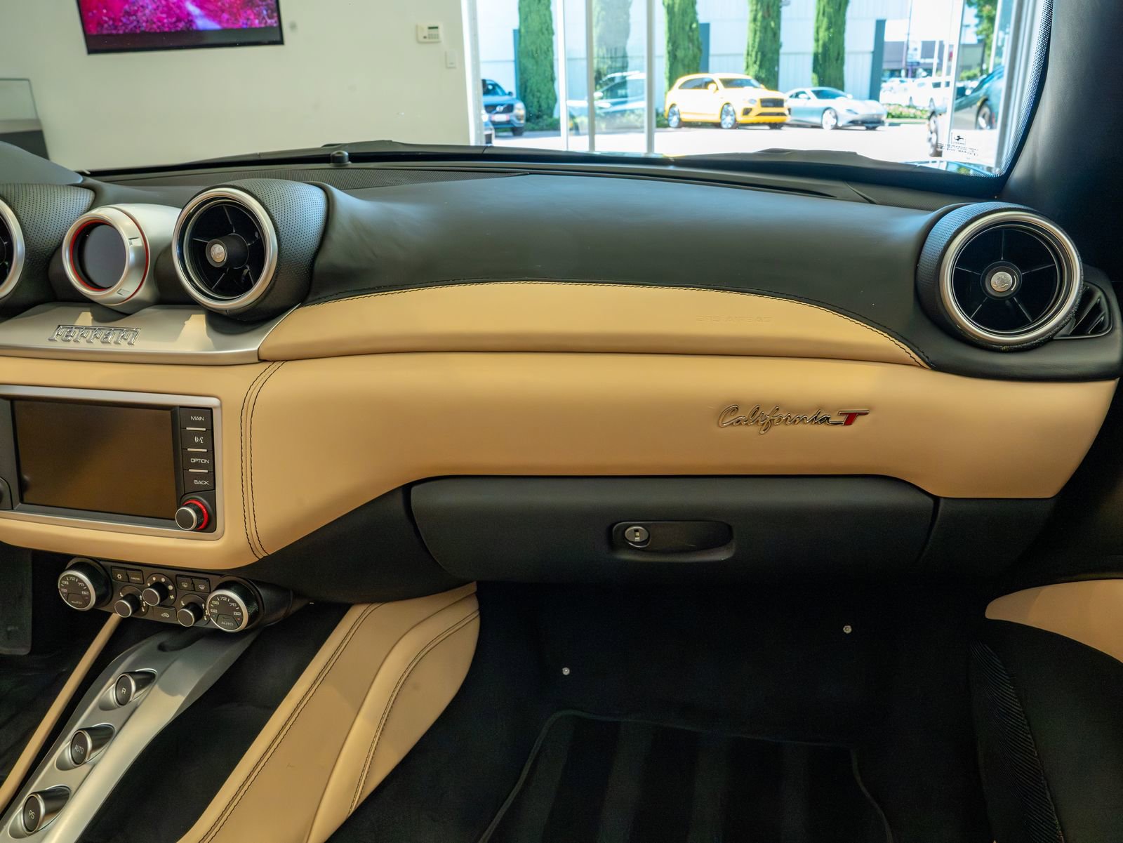 Certified 2017 Ferrari California T RWD image 18