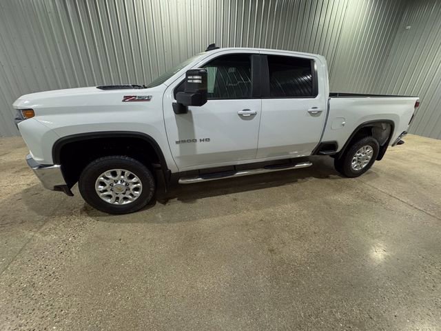 Used 2023 Chevrolet Silverado 2500 LT image 2
