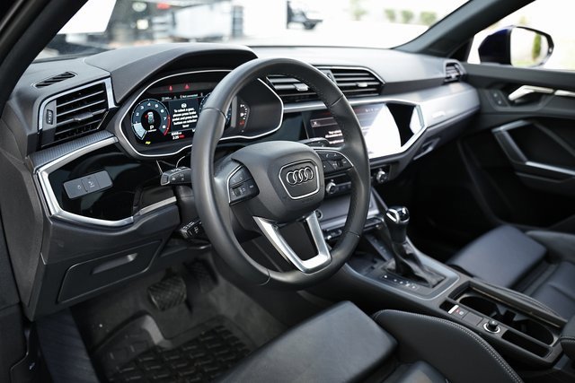 Certified 2025 Audi Q3 2.0T Premium w/ Convenience Package image 18