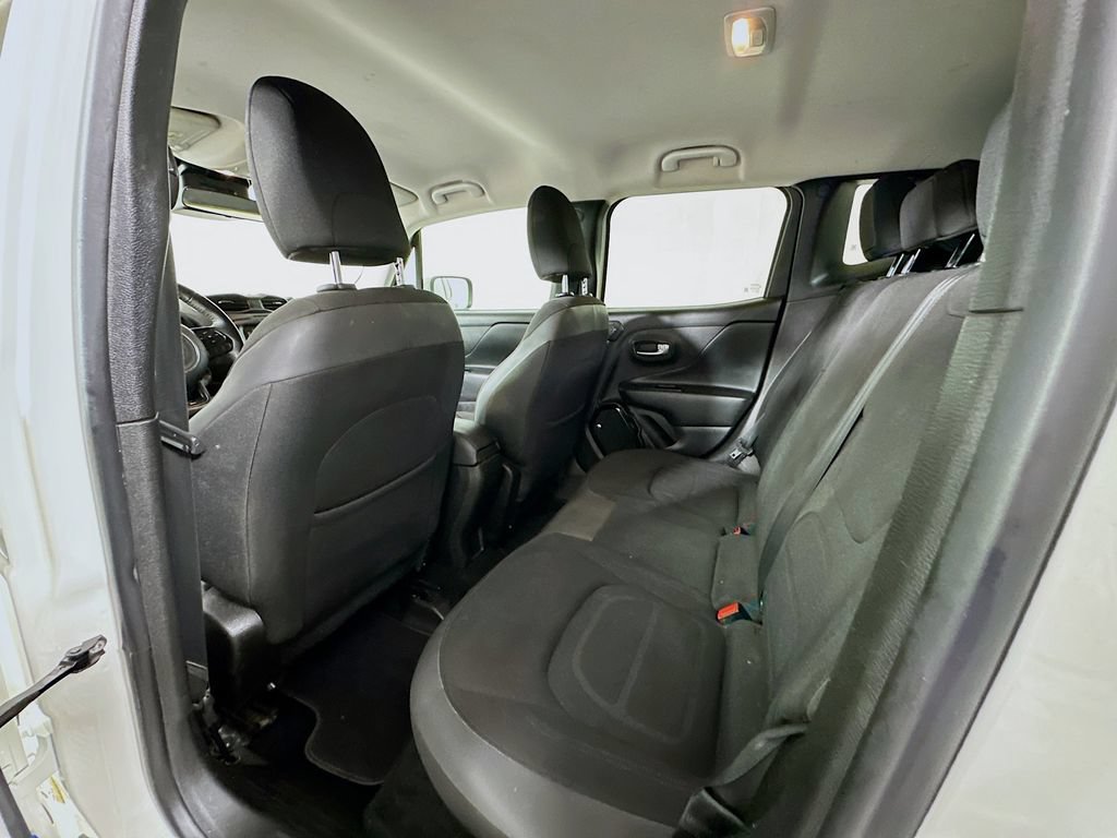 Used 2017 Jeep Renegade Altitude FWD image 4