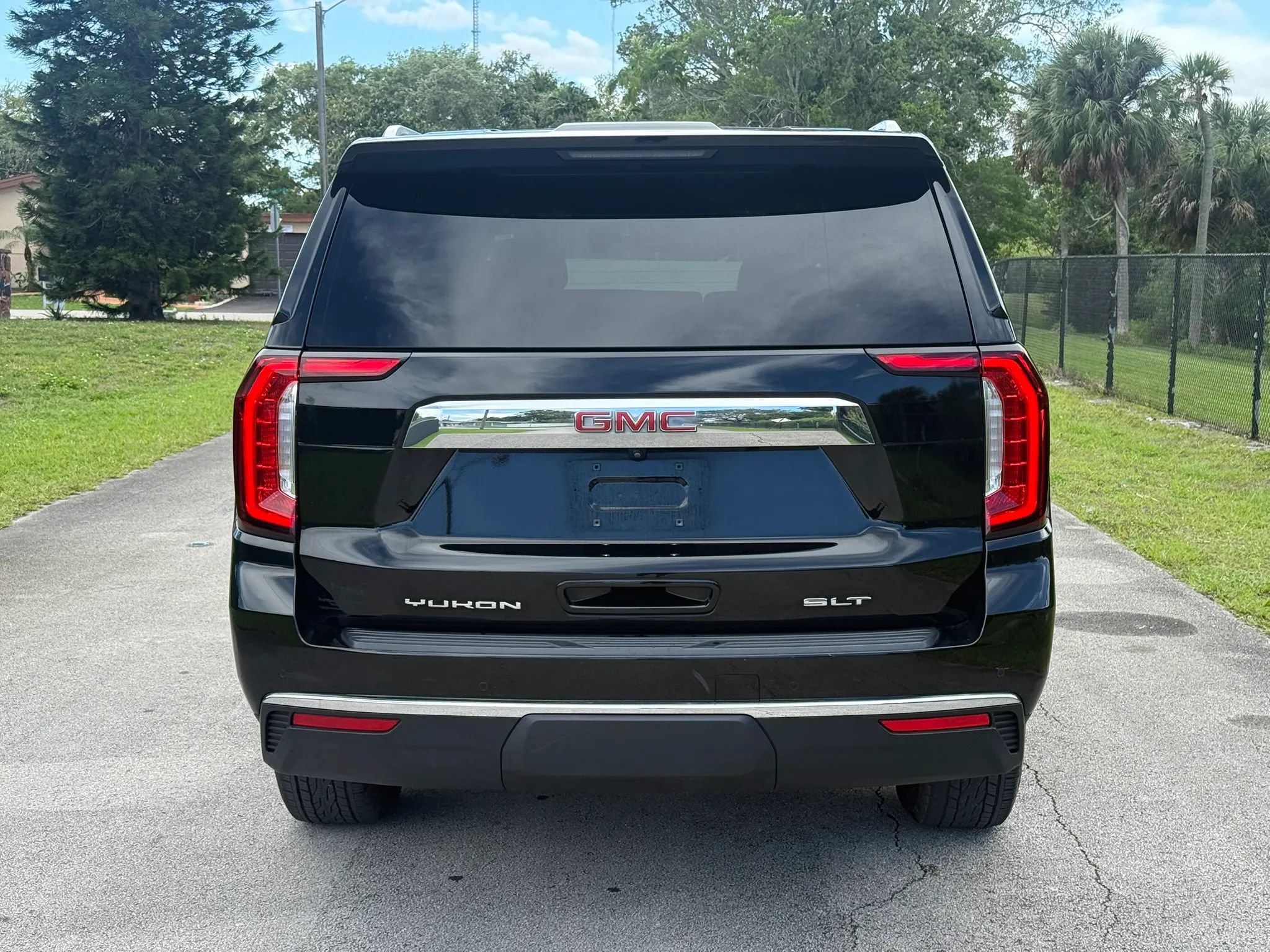 Used 2024 GMC Yukon XL SLT RWD image 14