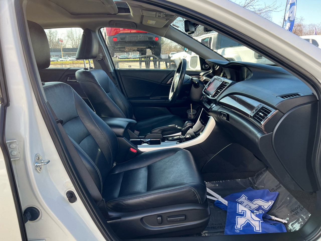 Used 2017 Honda Accord Touring image 16