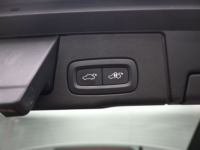 Used 2023 Volvo XC60 B6 Ultimate w/ Climate Package image 33