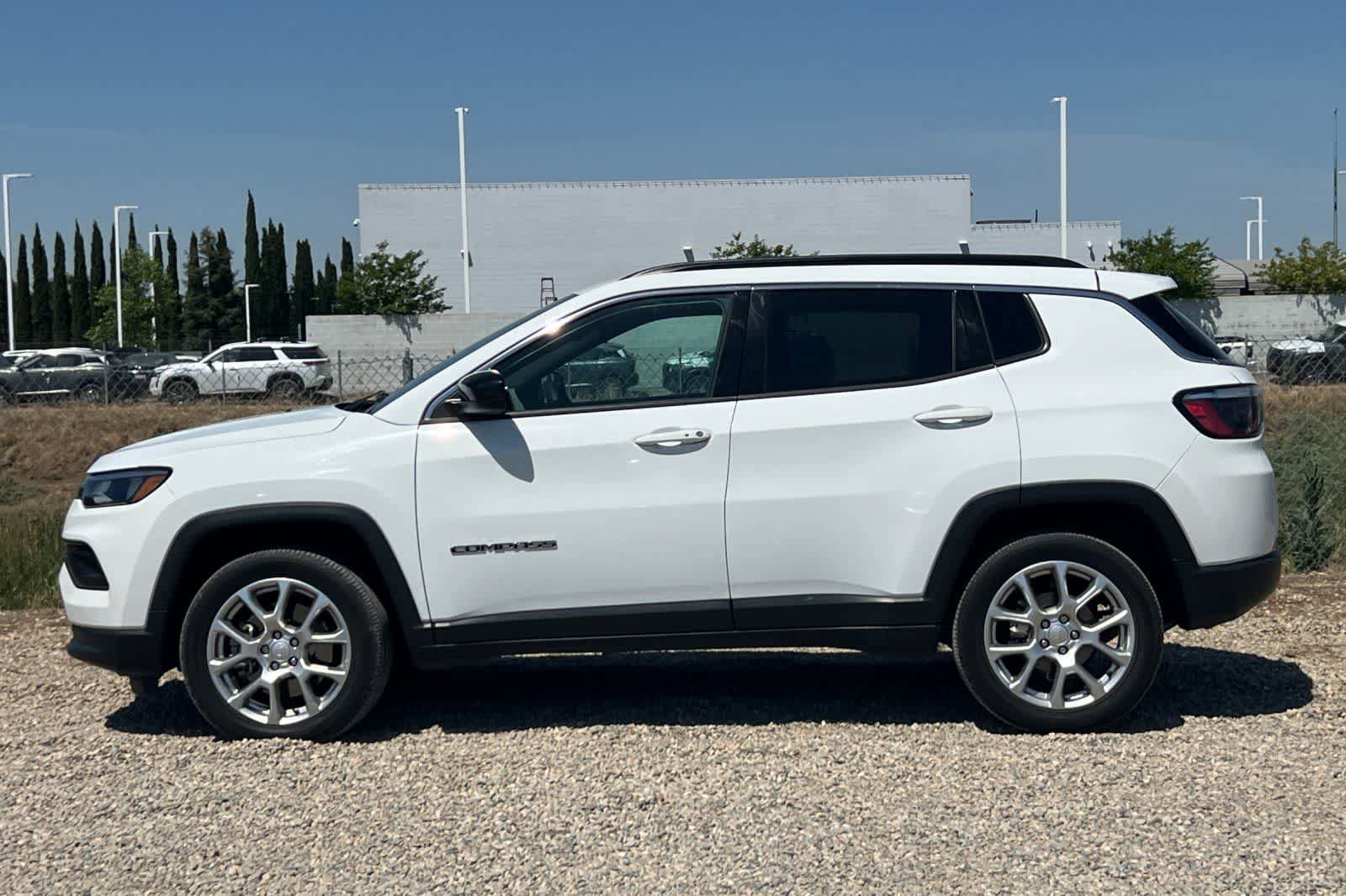 Used 2023 Jeep Compass Latitude AWD/4WD image 6