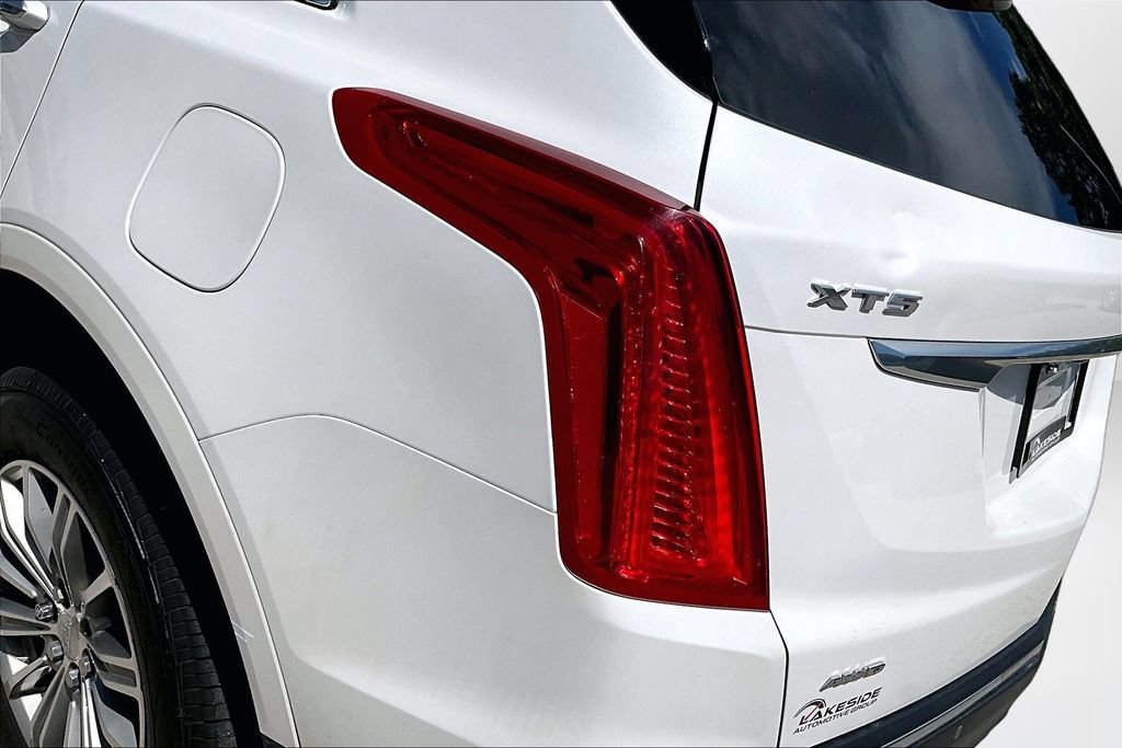 Used 2018 Cadillac XT5 Luxury w/ Driver Awareness Package AWD/4WD image 23