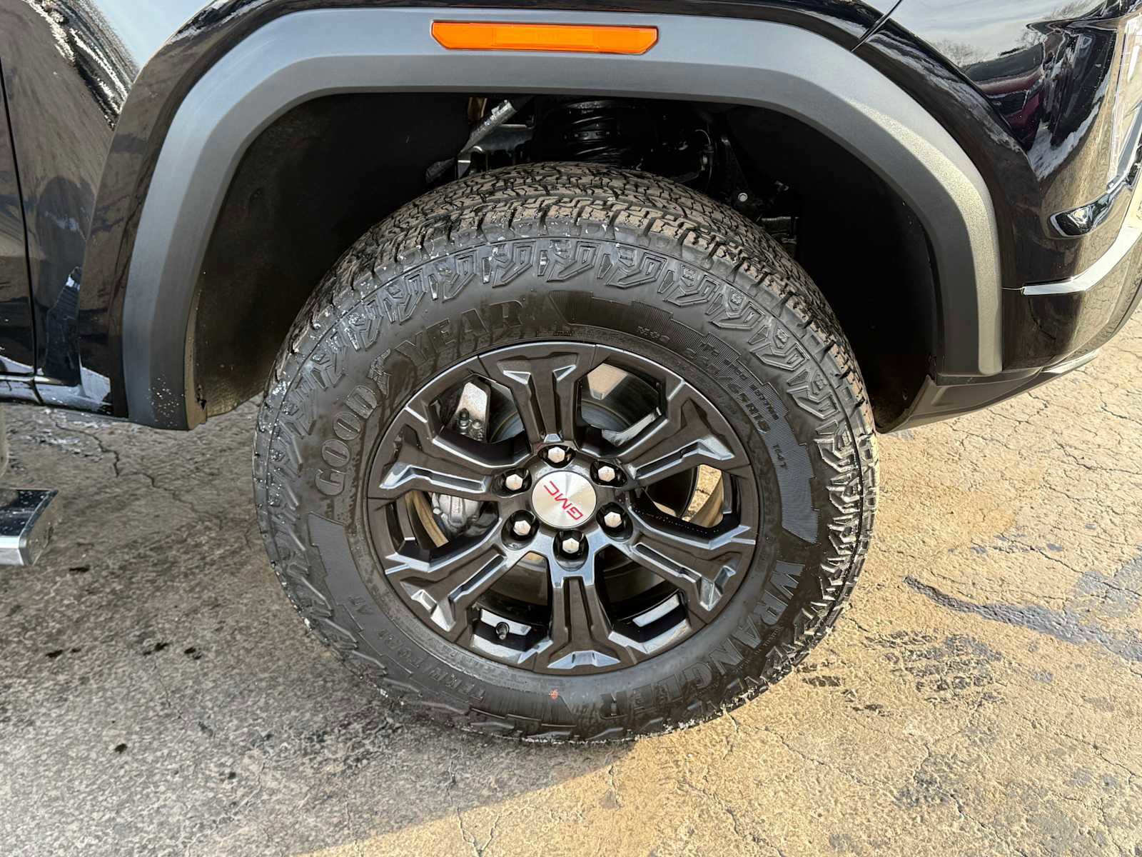 Used 2024 GMC Canyon Elevation w/ Convenience Package image 9