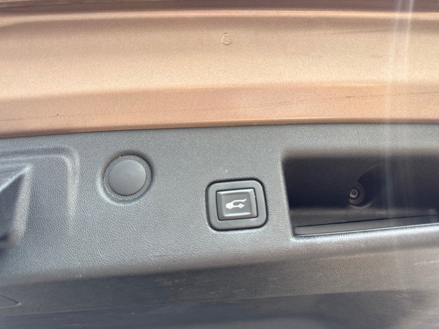 Used 2019 Chevrolet Equinox Premier FWD image 16