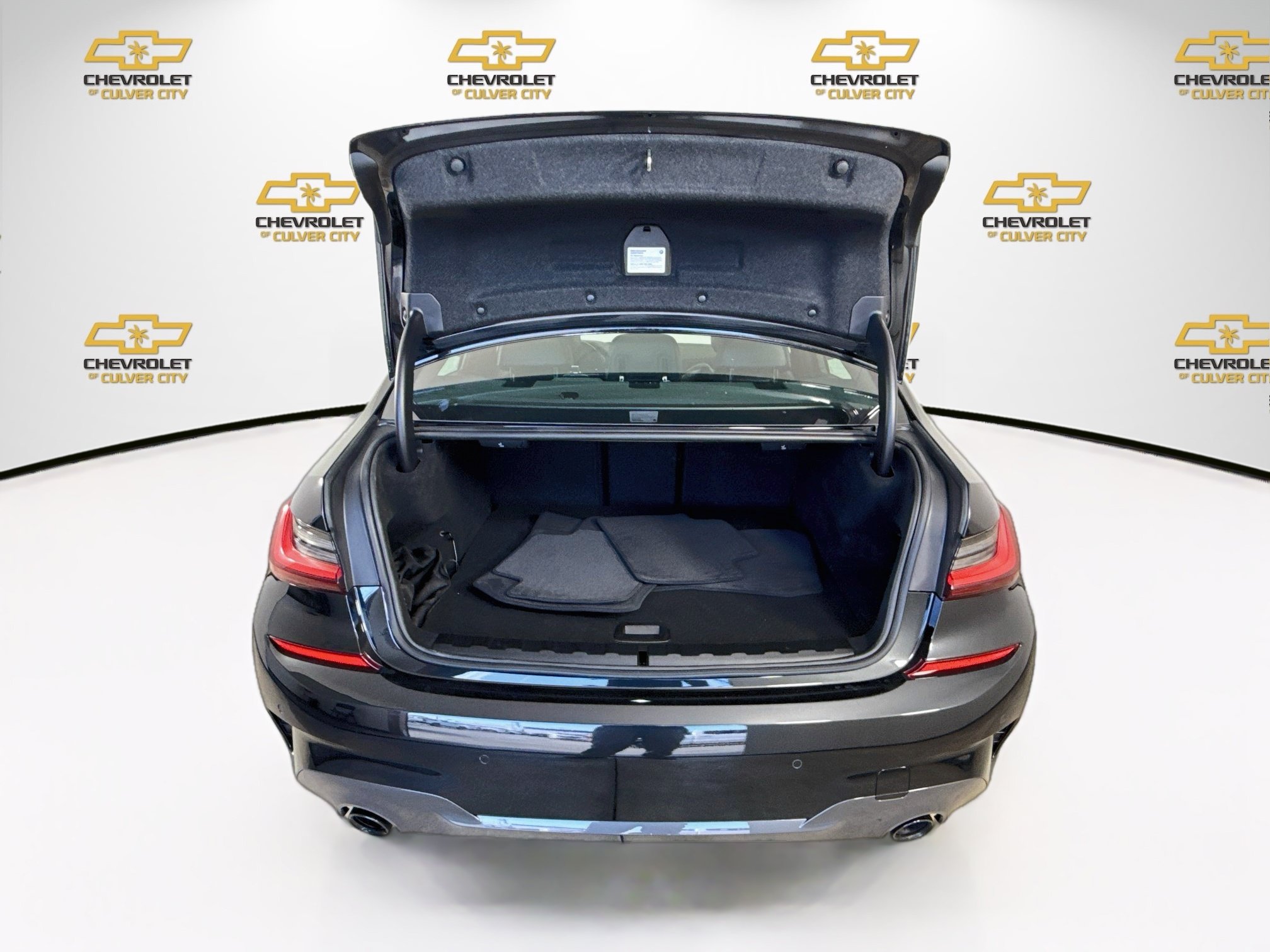 Used 2022 BMW 330e w/ M Sport Package RWD image 29