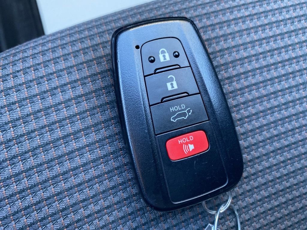 Used 2023 Toyota Highlander LE image 31