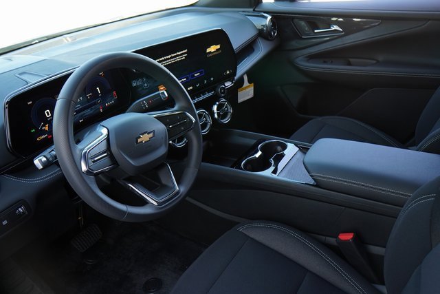 New 2025 Chevrolet Equinox EV LT image 2