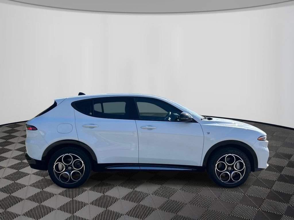Used 2024 Alfa Romeo Tonale Ti w/ Premium Interior Package AWD/4WD image 6