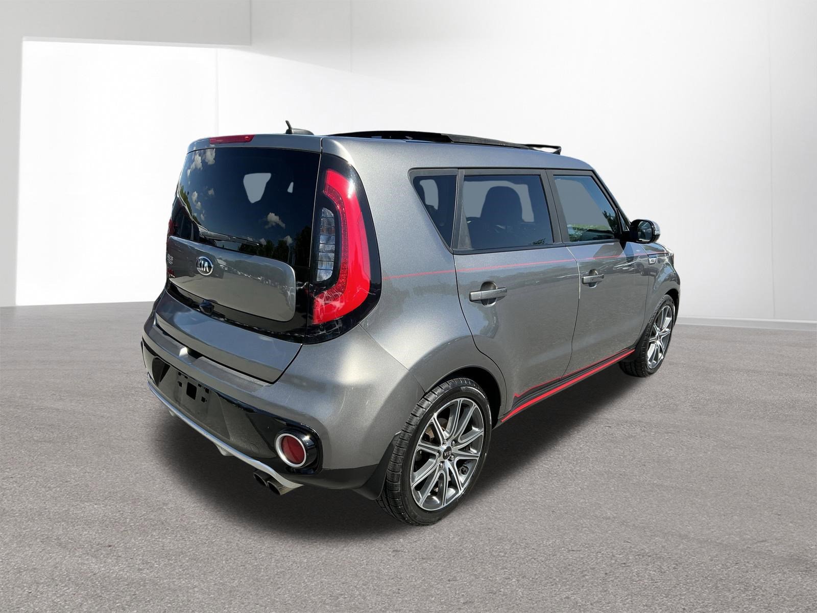 Used 2018 Kia Soul ! w/ Tech Package FWD image 4