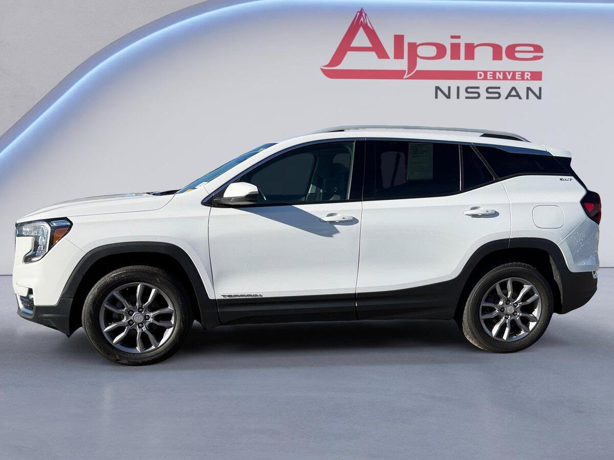 Used 2024 GMC Terrain SLT AWD/4WD image 2